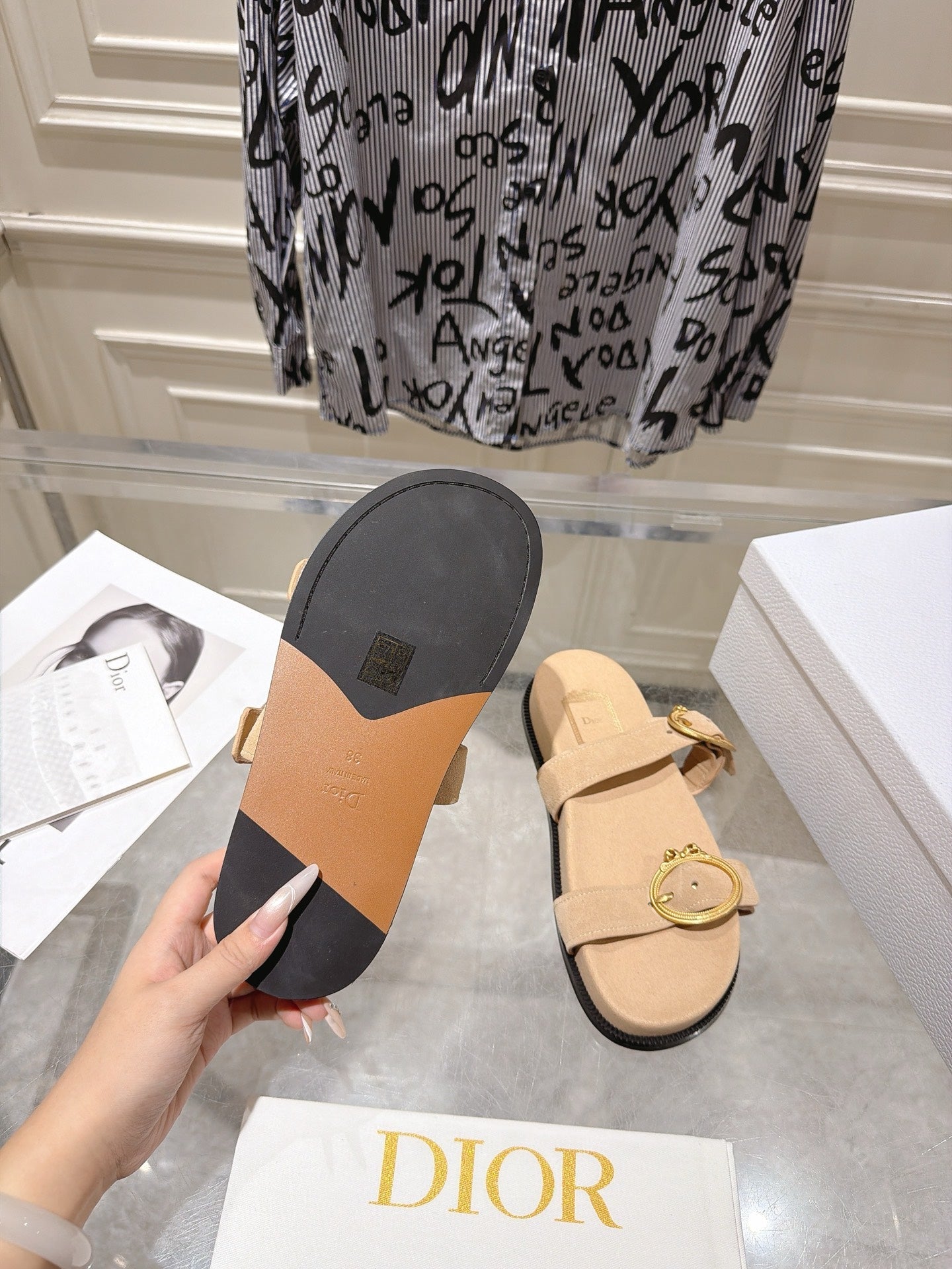 DIOR 26S MEDAILLON BUCKLE SLIDE IN SAND BEIGE SUEDE