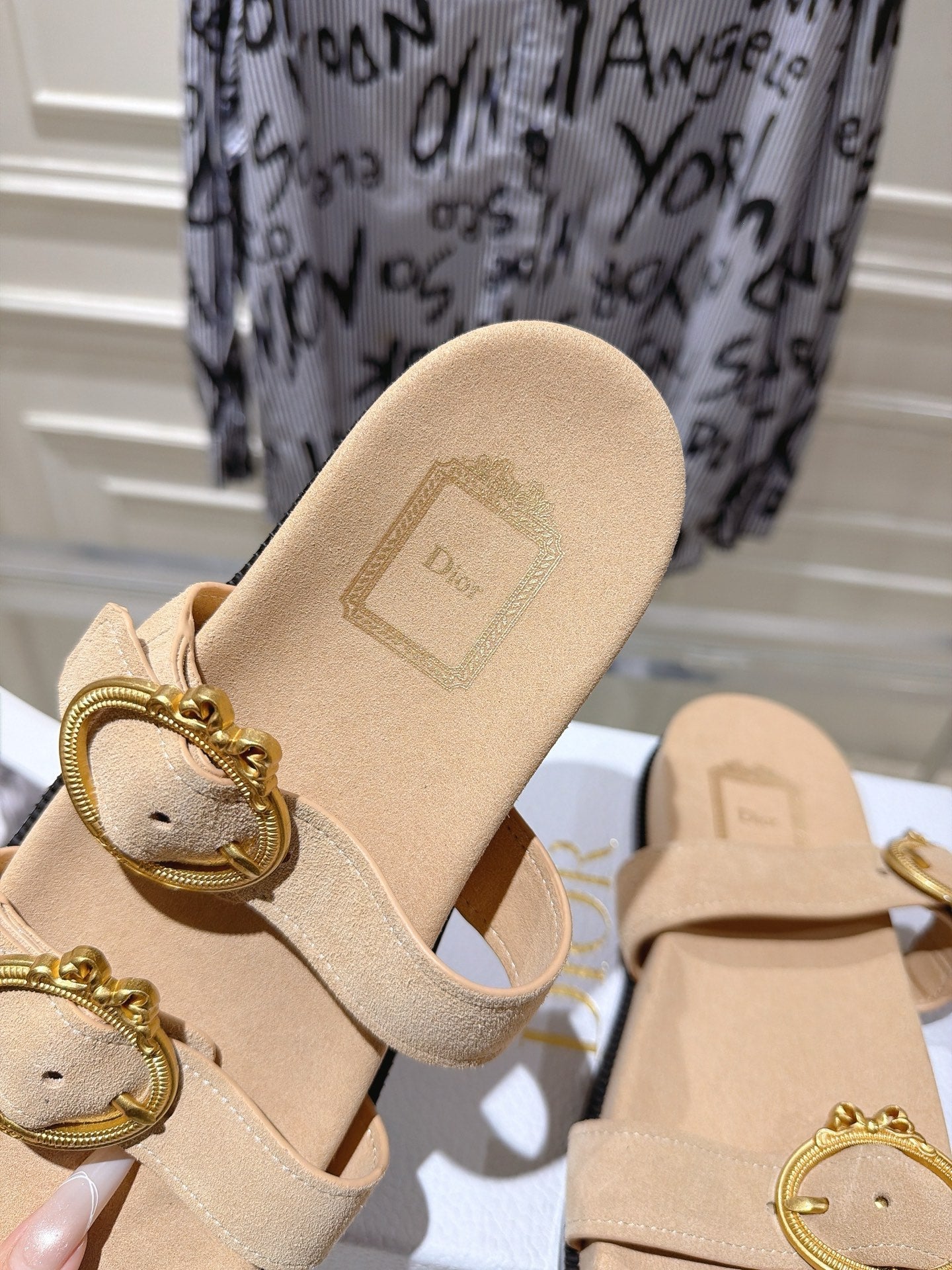 DIOR 26S MEDAILLON BUCKLE SLIDE IN SAND BEIGE SUEDE