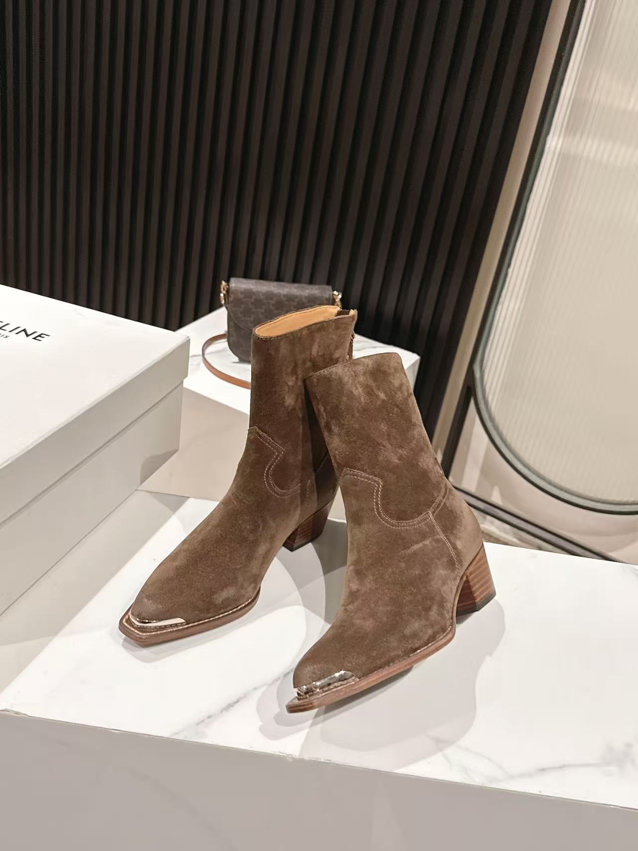 CELINE 25S CHELSEA BOOTS CLASSIC 45MM IN DARK BROWN SUEDE