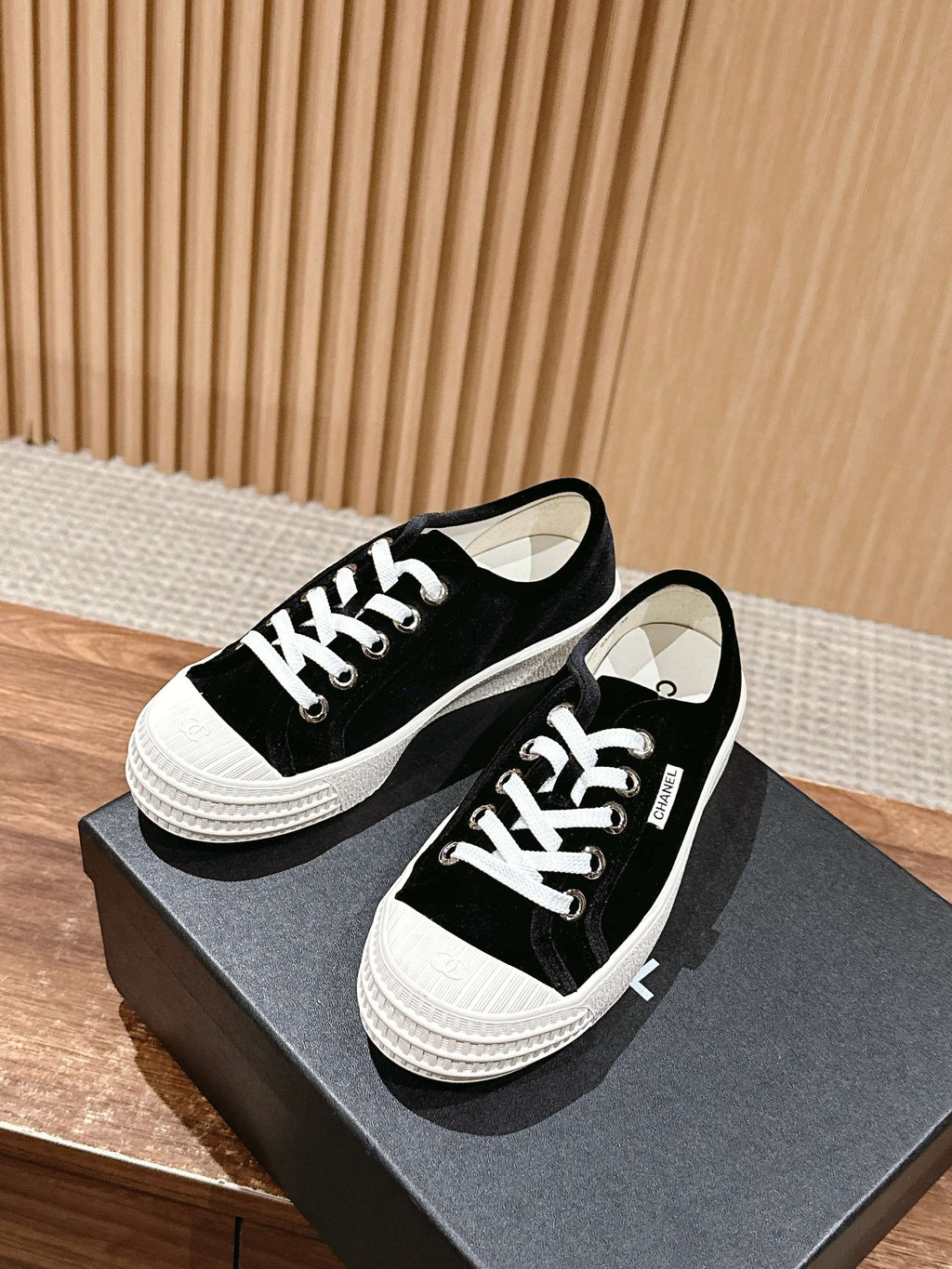 CONVERSE SNEAKER IN BLACK VELVET