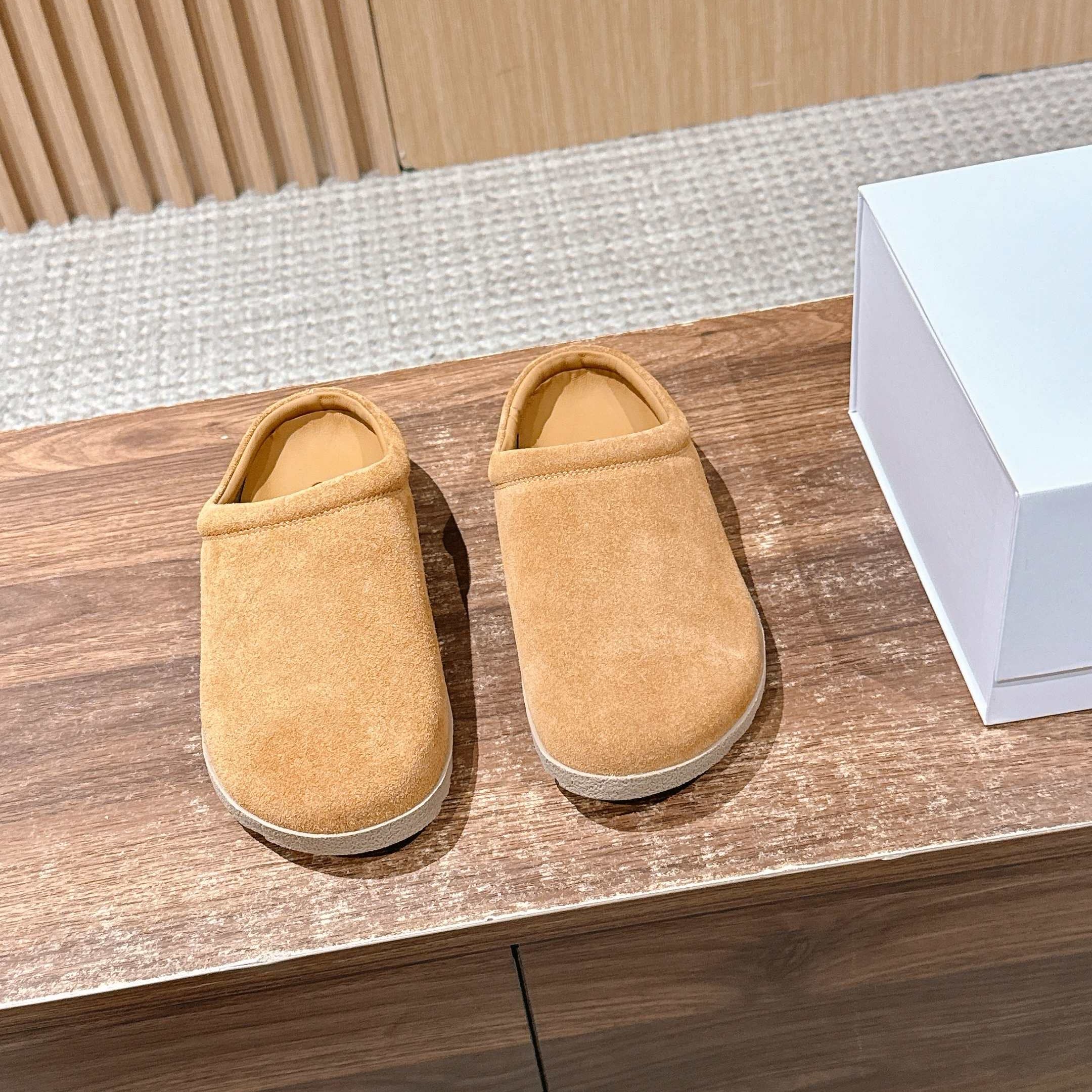 ALO 25S MULE IN LIGHT BROWN SUEDE
