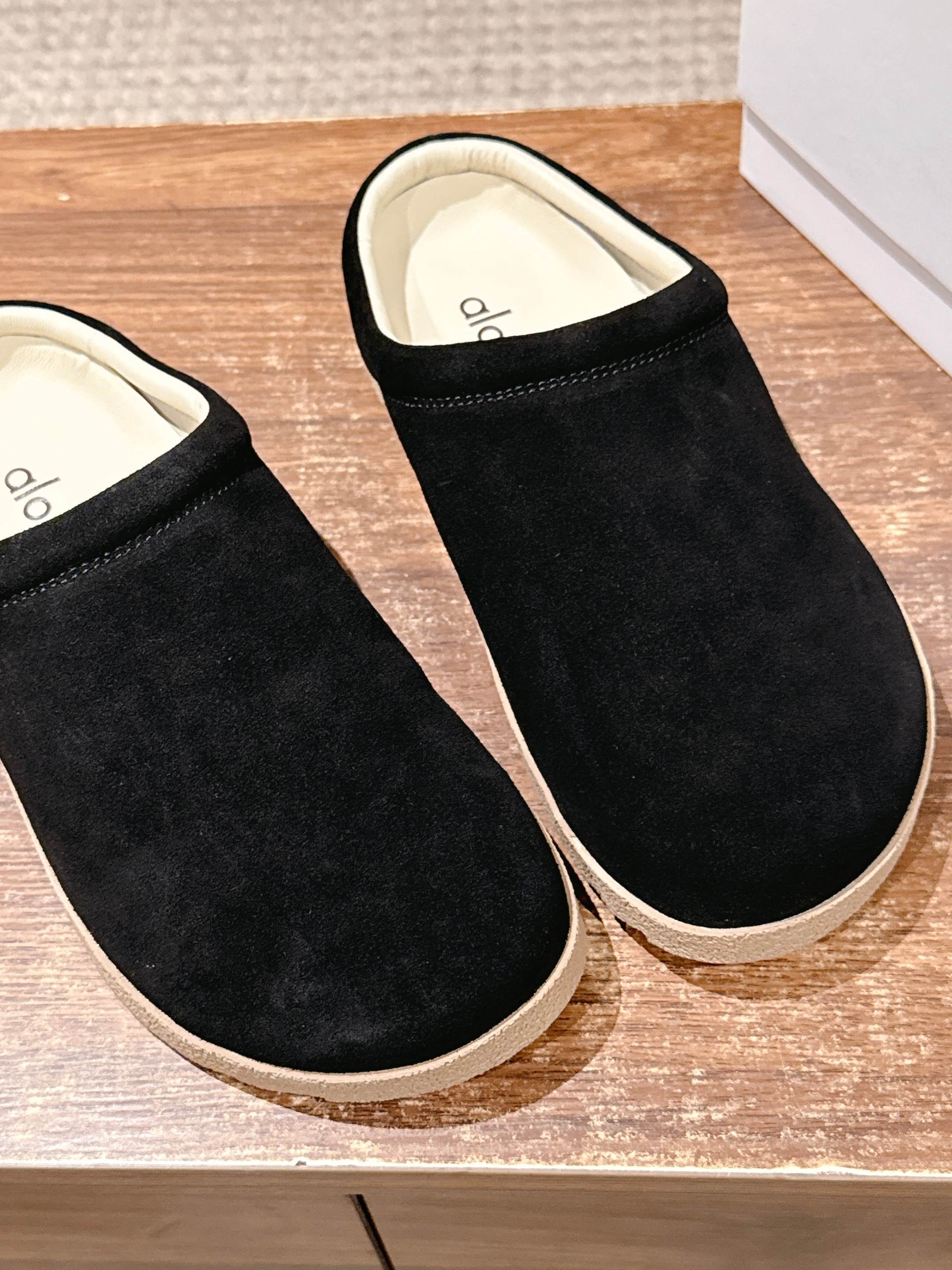 ALO 25S MULE IN BLACK SUEDE