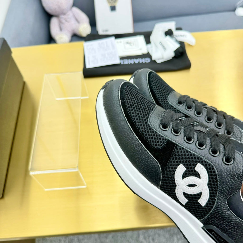 CLASSIC TRAINER IN BLACK MERCERIZED VELVET WITH WHITE LOGO