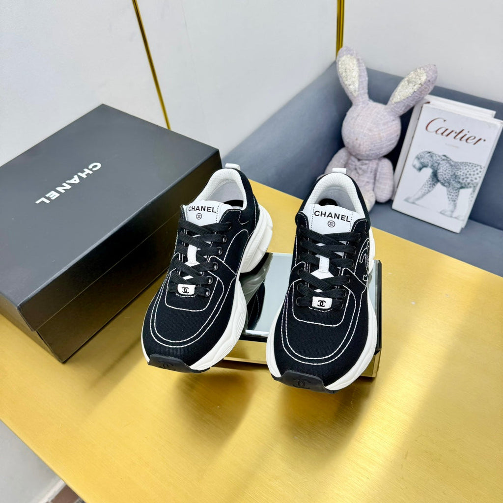 SNEAKER IN BLACK MIX WHITE BREATHABLE FABRIC