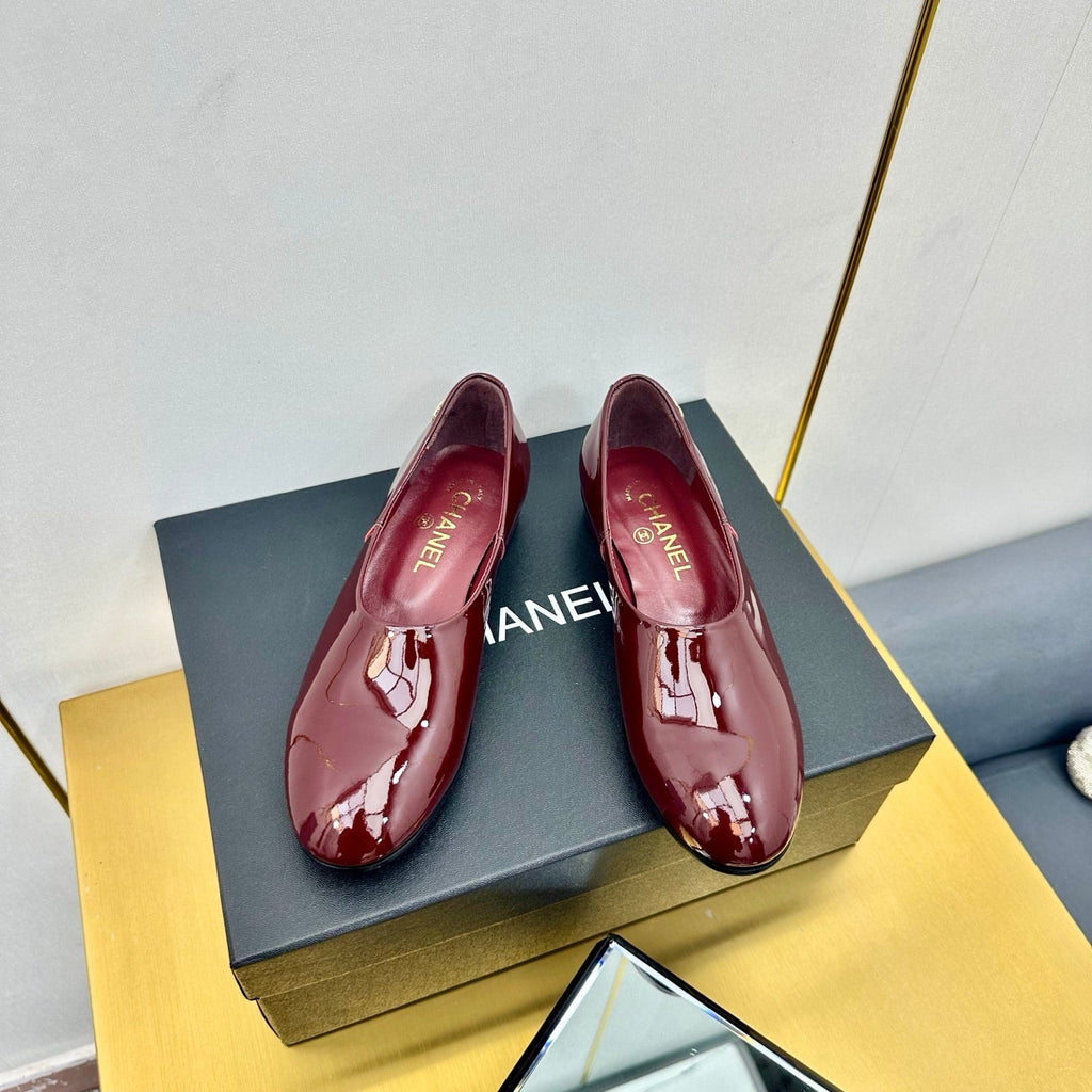CC SIMPLE FLATS 25S IN DARK RED GLOSSY LEATHER