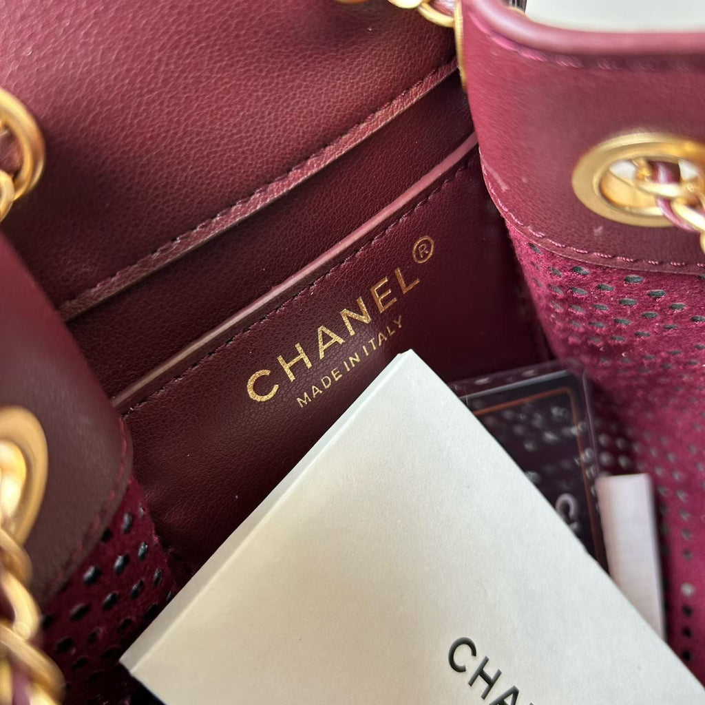 CHANEL 26S HOBO BAG 22 IN BURGUNDY RED PERFORATED CALFSKIN GOLD HARDWARE