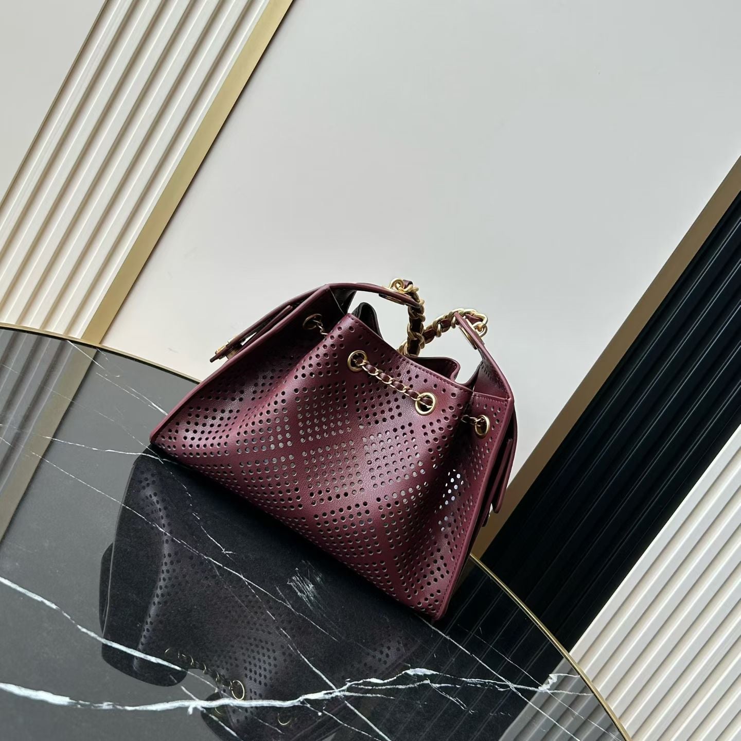CHANEL 26S HOBO BAG 22 IN BURGUNDY RED PERFORATED CALFSKIN GOLD HARDWARE
