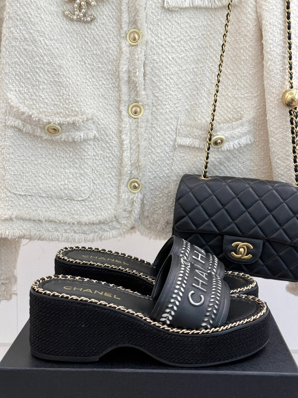 THICK SOLE WEDGE SLIPPERS IN BLACK MIX WHITE CALFSKIN