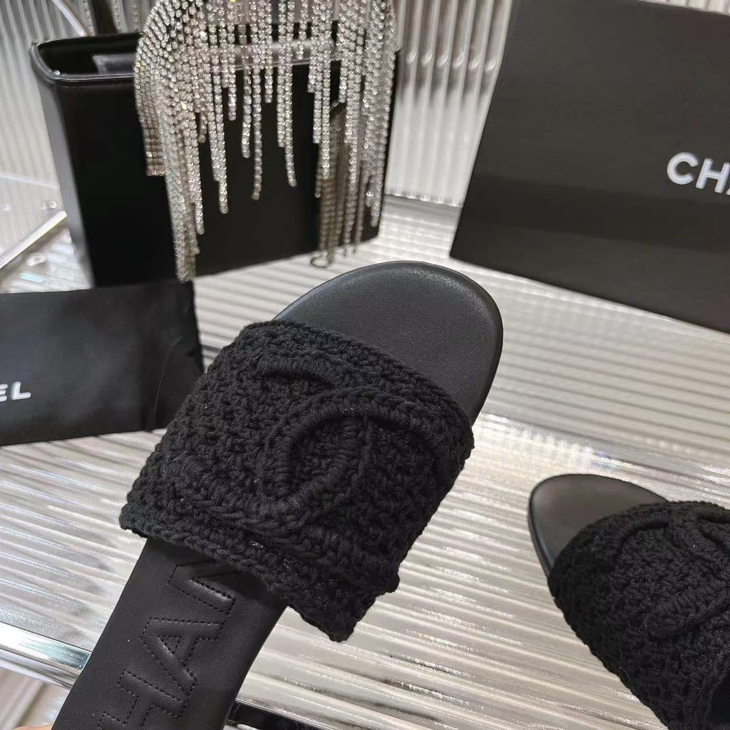 SLIPPERS BLACK SHEEPSKIN