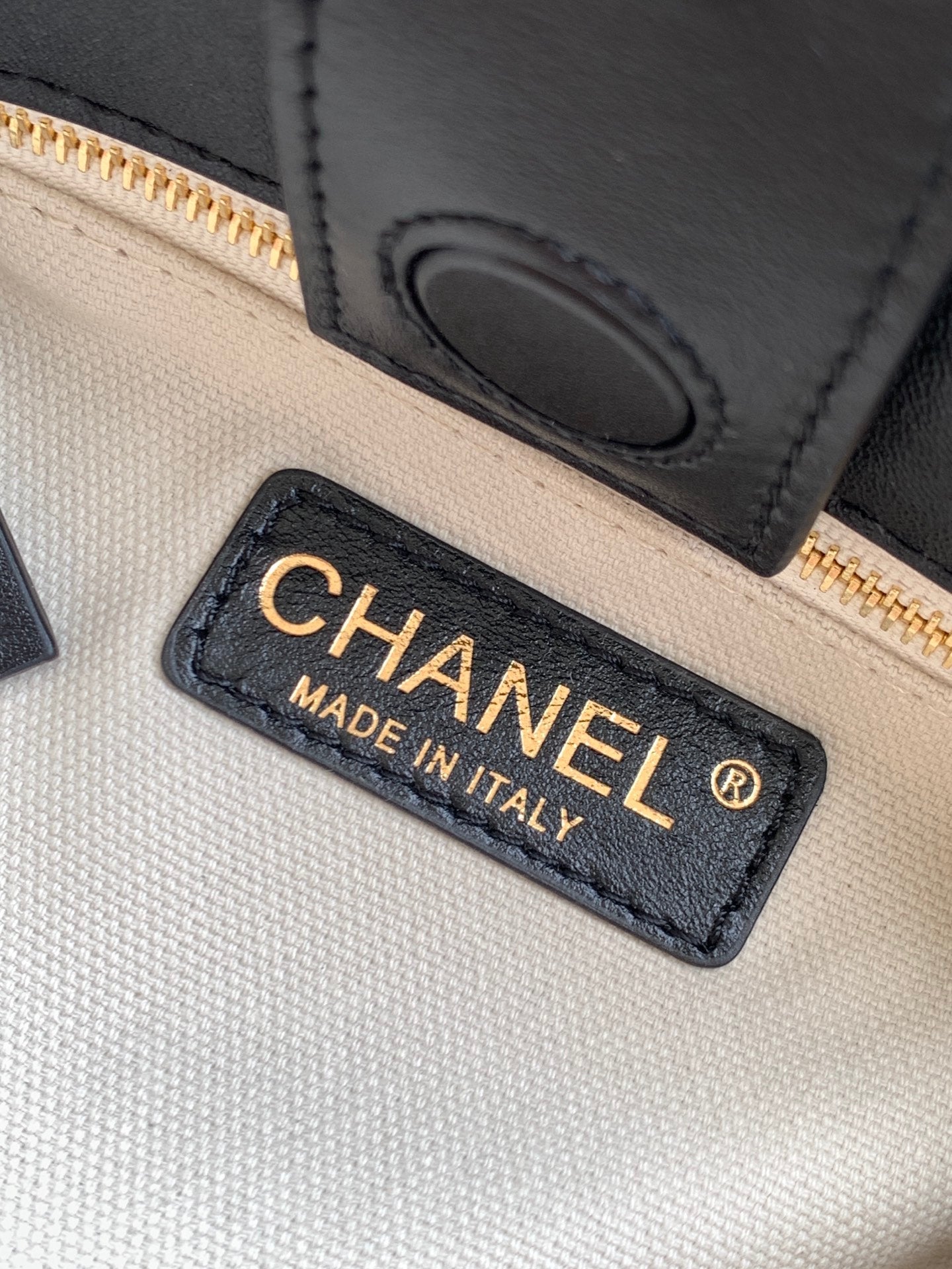 CHANEL 26S BUCKET SHOULDER BAG 26 IN BLACK CALFSKIN GOLD HARDWARE
