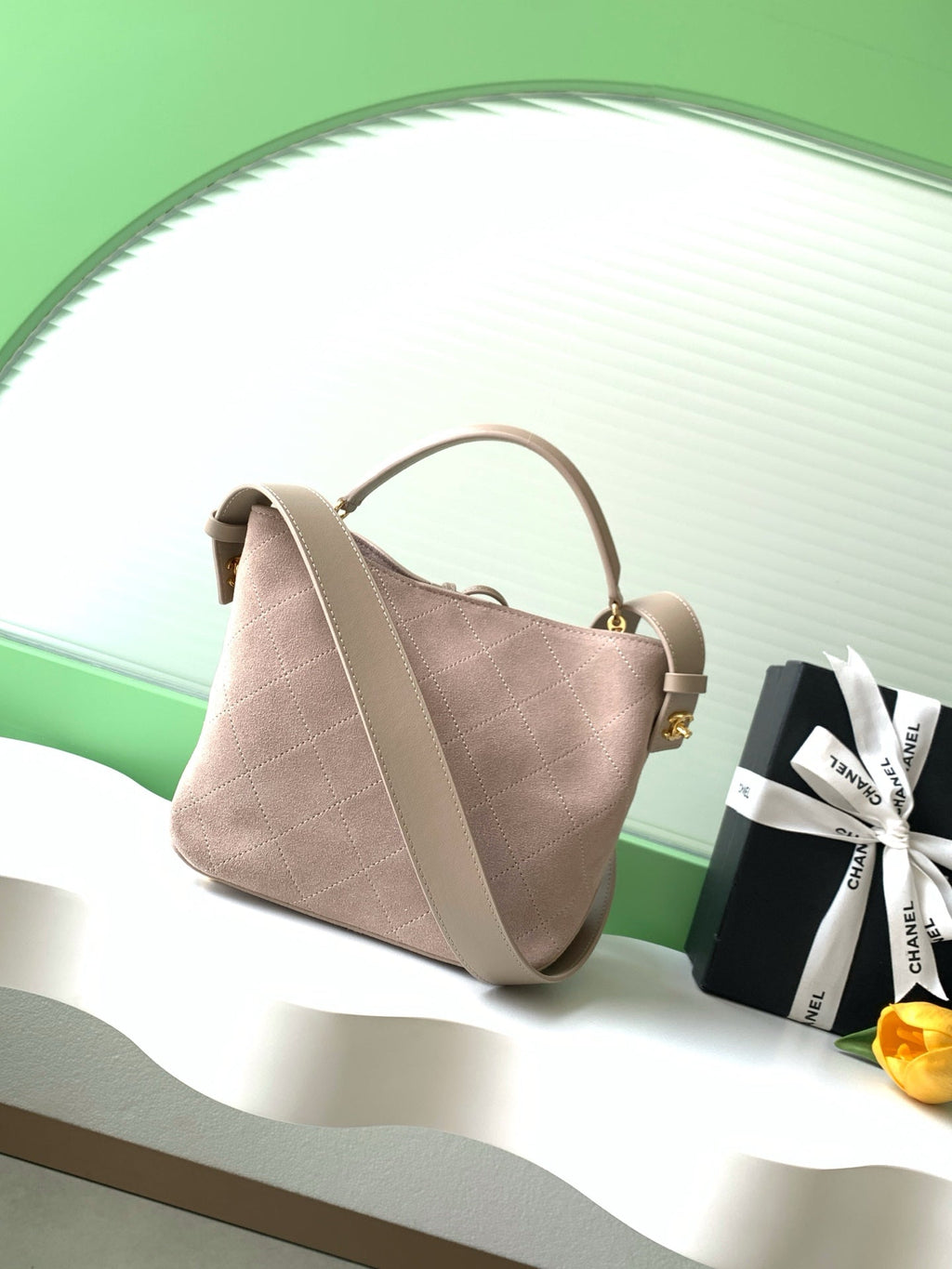 CHANEL 26S BUCKET SHOULDER BAG MEDIUM 29 IN LIGHT BEIGE SUEDE AND CALFSKIN GOLD HARDWARE