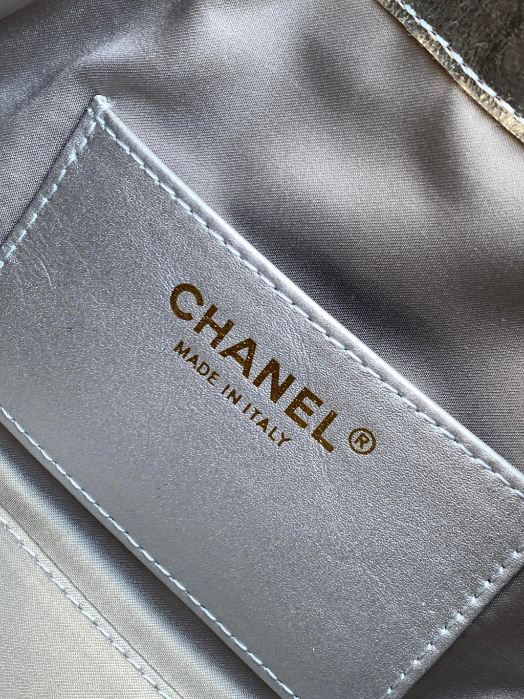 CHANEL 26S HOBO BAG 22 IN SILVER METALLIC CRINKLED CALFSKIN GOLD HARDWARE