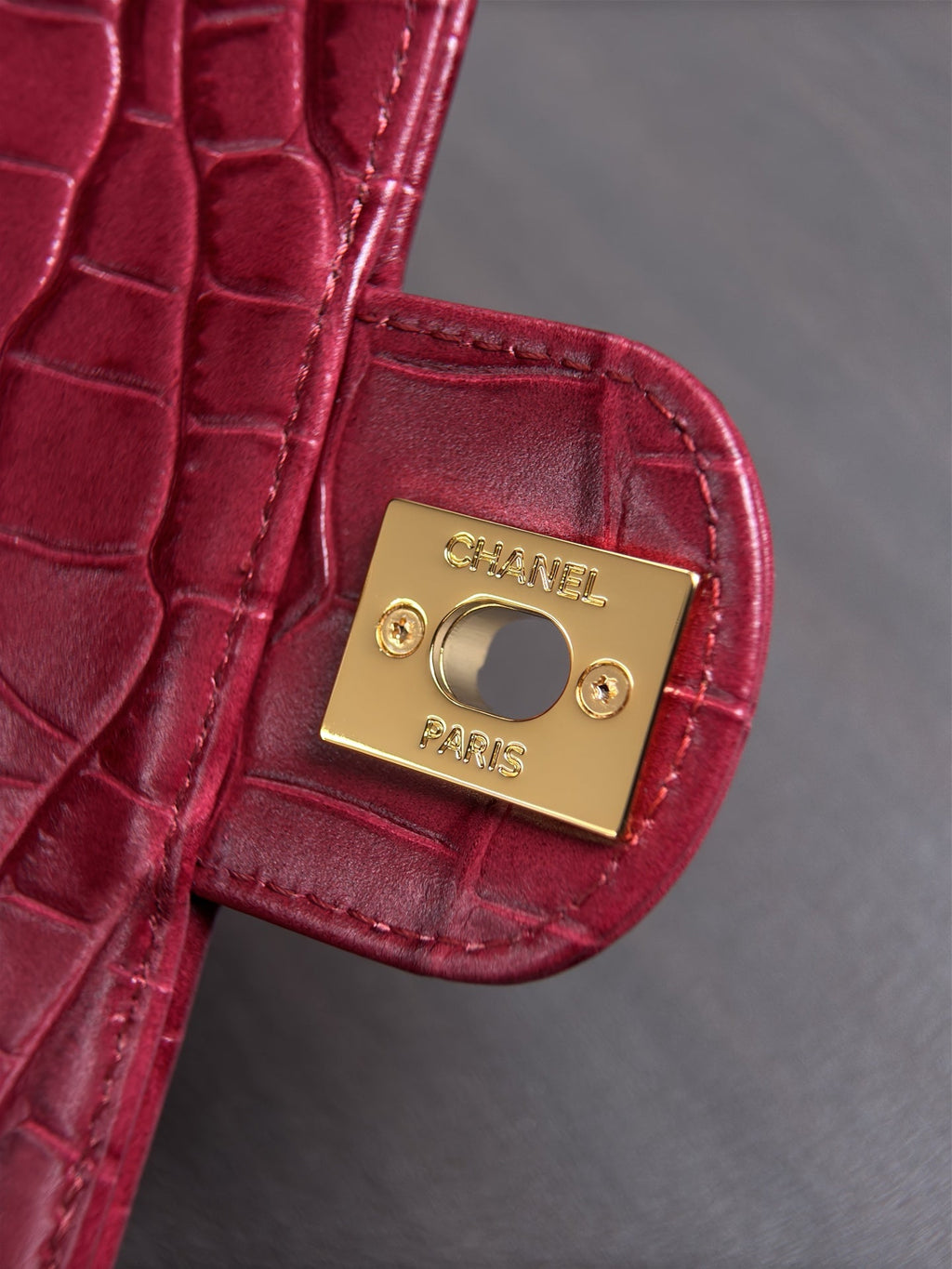 CHANEL 26S WALLET ON CHAIN 22 IN DARK RED CROCODILE-EMBOSSED CALFSKIN GOLD HARDWARE