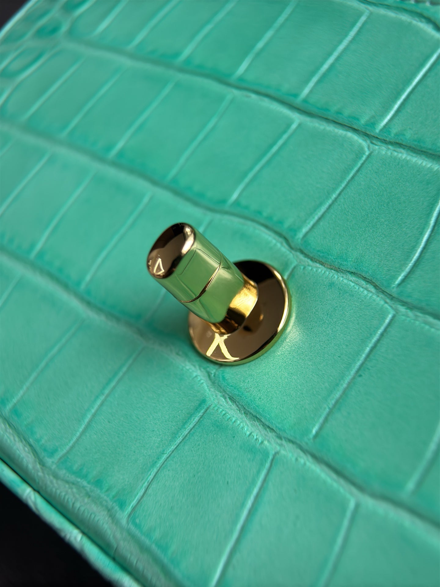 CHANEL 26S WALLET ON CHAIN 22 IN TIFFANY BLUE CROCODILE-EMBOSSED CALFSKIN GOLD HARDWARE