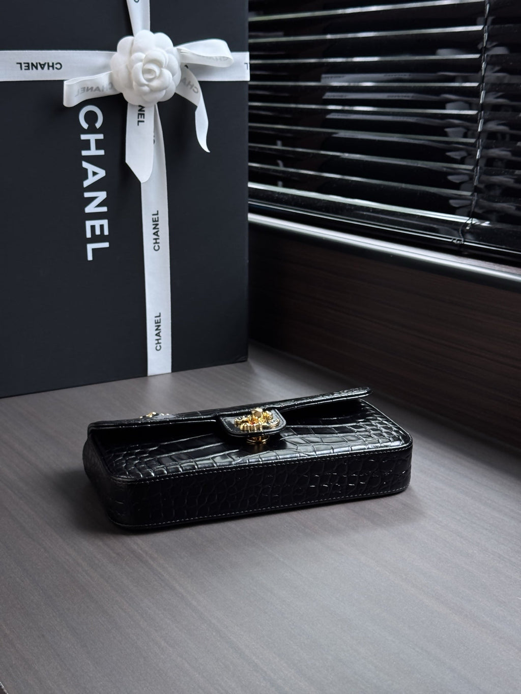 CHANEL 26S WALLET ON CHAIN 22 IN BLACK CROCODILE-EMBOSSED CALFSKIN GOLD HARDWARE