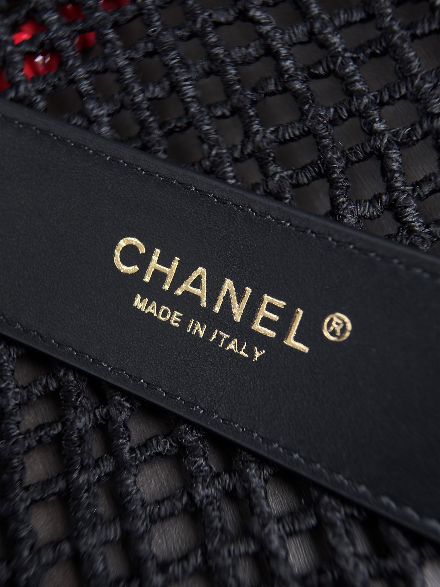 CHANEL 26S SMALL FLAP BAG 21 IN BLACK MESH-WOVEN RAFFIA AND CALFSKIN GOLD HARDWARE