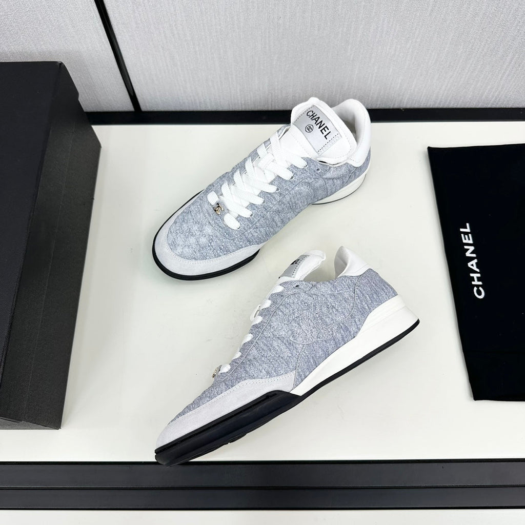 SPORTS SHOES IN GREY FABRIC