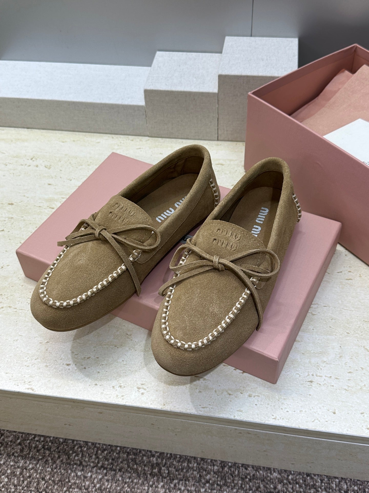 MIUMIU 26S LOAFERS IN BROWN SUEDE WITH BOW