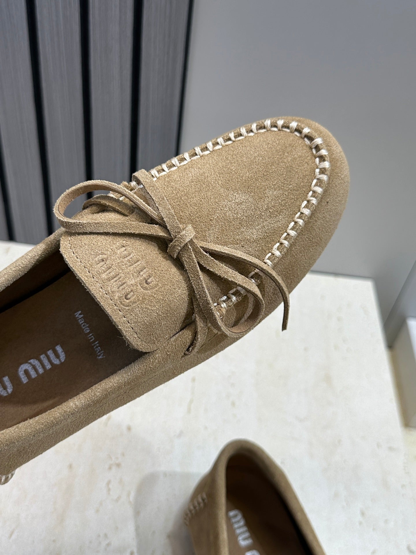 MIUMIU 26S LOAFERS IN BROWN SUEDE WITH BOW