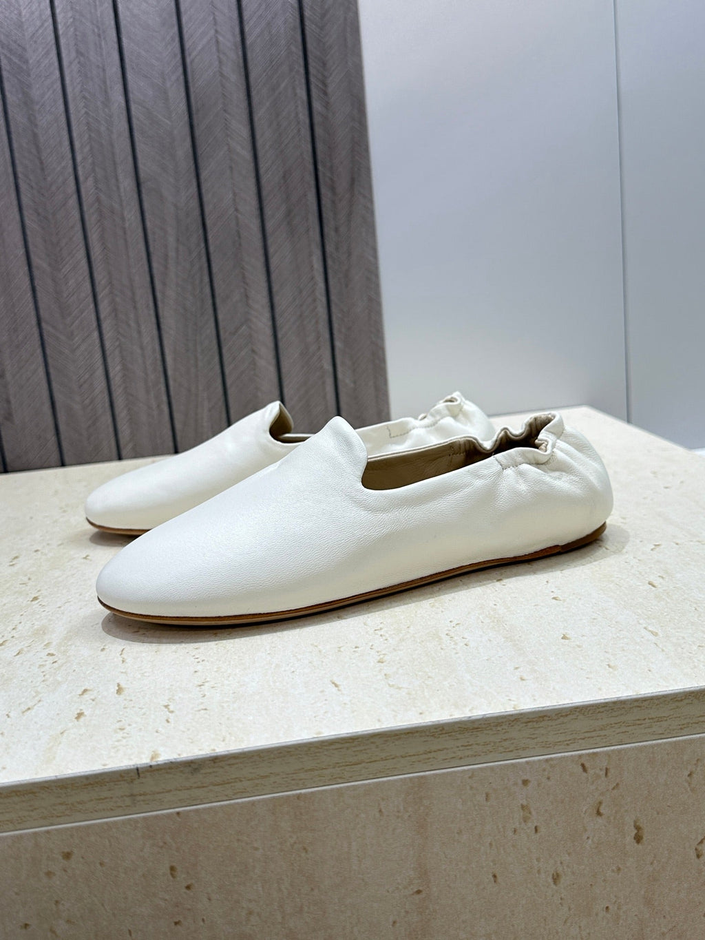 THE ROW 26S BALLET FLATS IN IVORY WHITE CALFSKIN