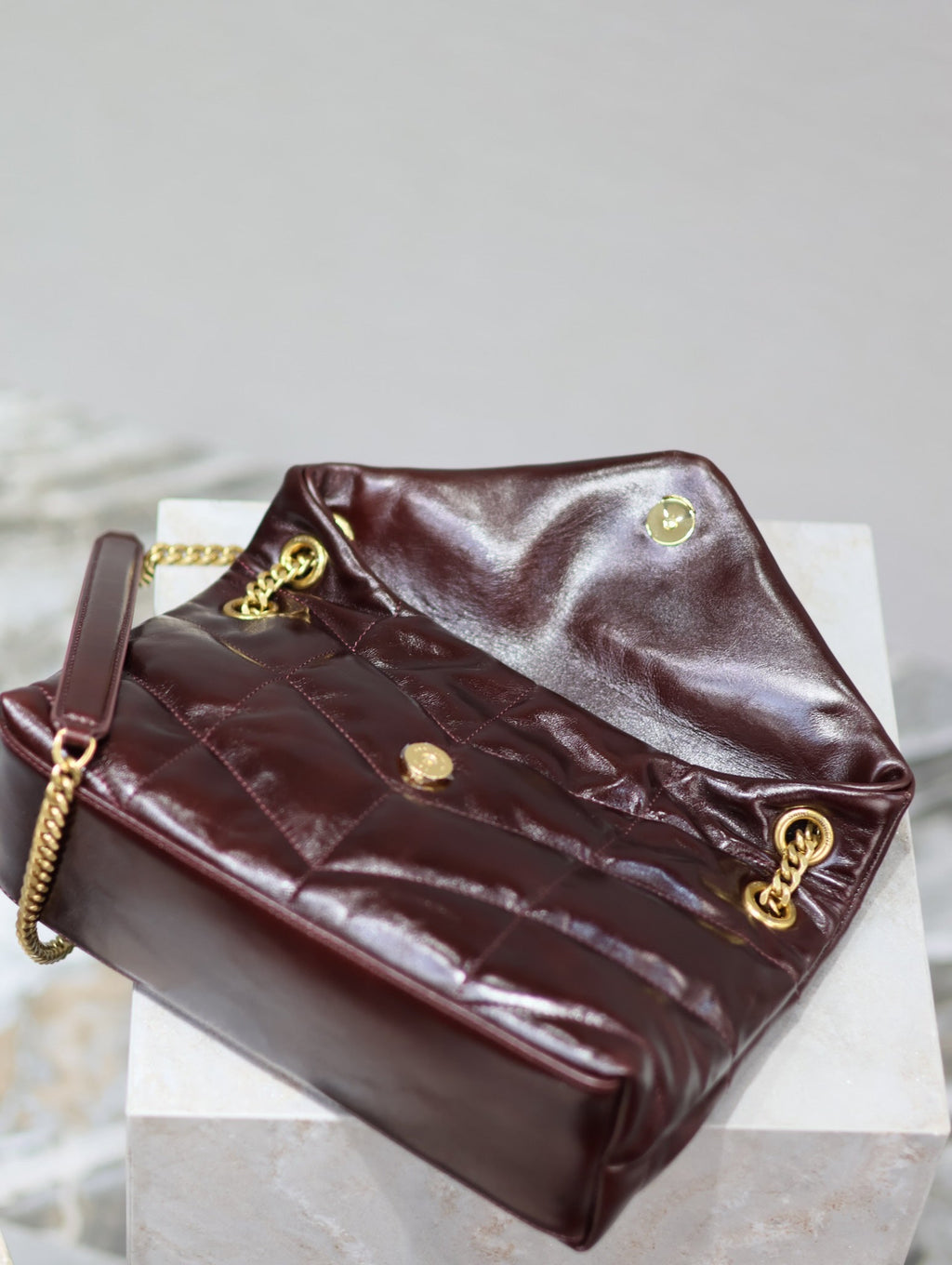 YSL 25S LOULOU PUFFER MEDIUM 29 IN DARK BURGUNDY CALFSKIN