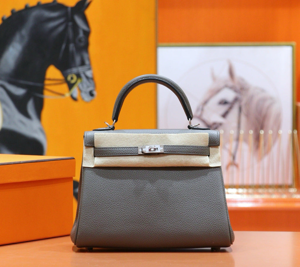 HM 25S KELLY BAG 25 CM IN GREY TOGO WITH SILVER HARDWARE