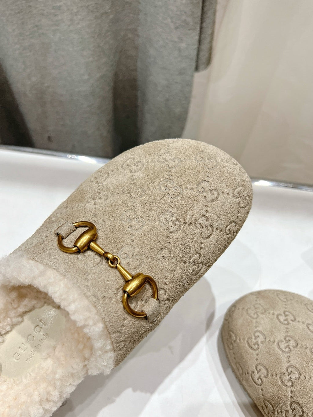 HORSEBIT MULE IN BEIGE EMBOSSED SUEDE AND FLEECE LINING