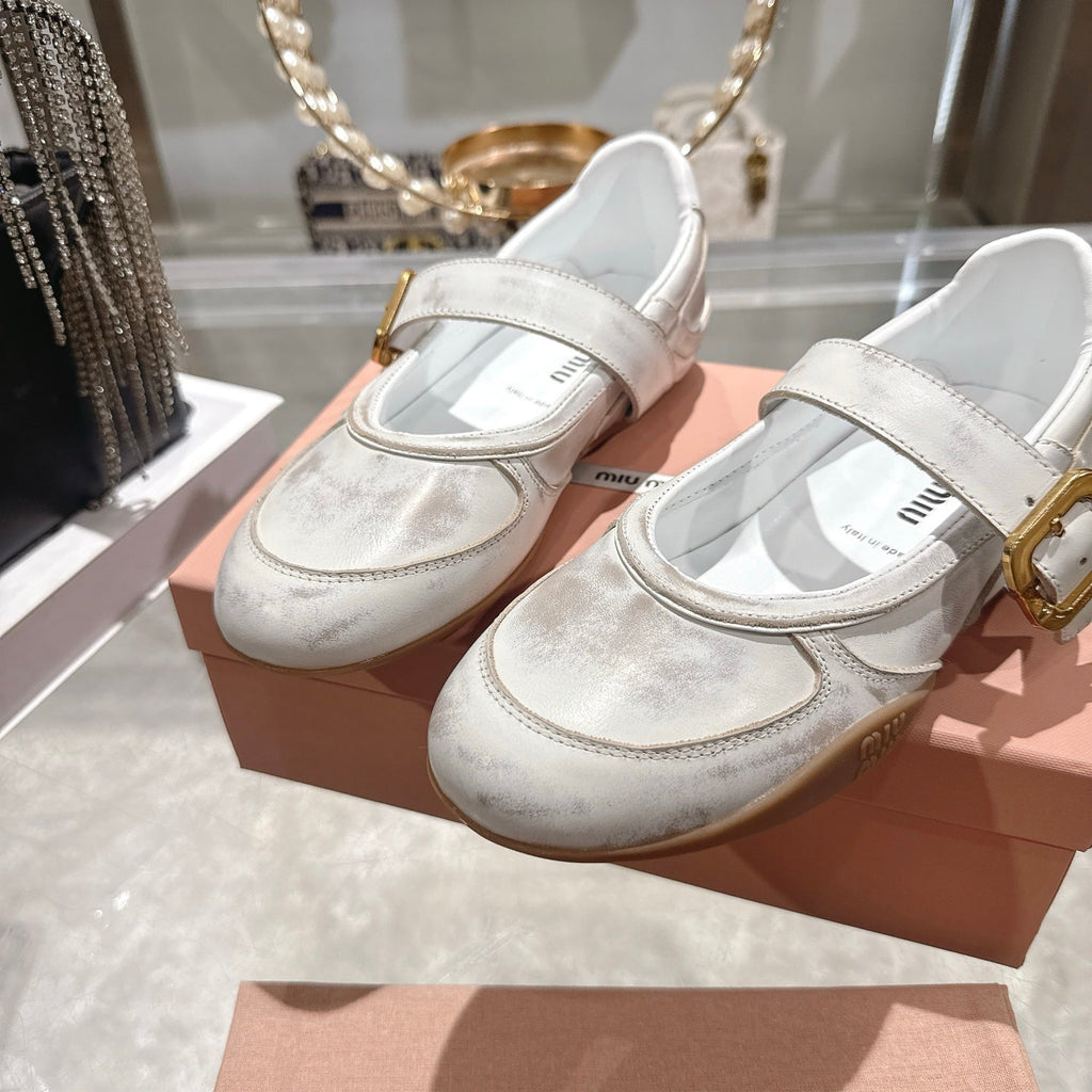 MIUMIU 26S MARY JANE FLATS IN WHITE CALFSKIN GOLD BUCKLE