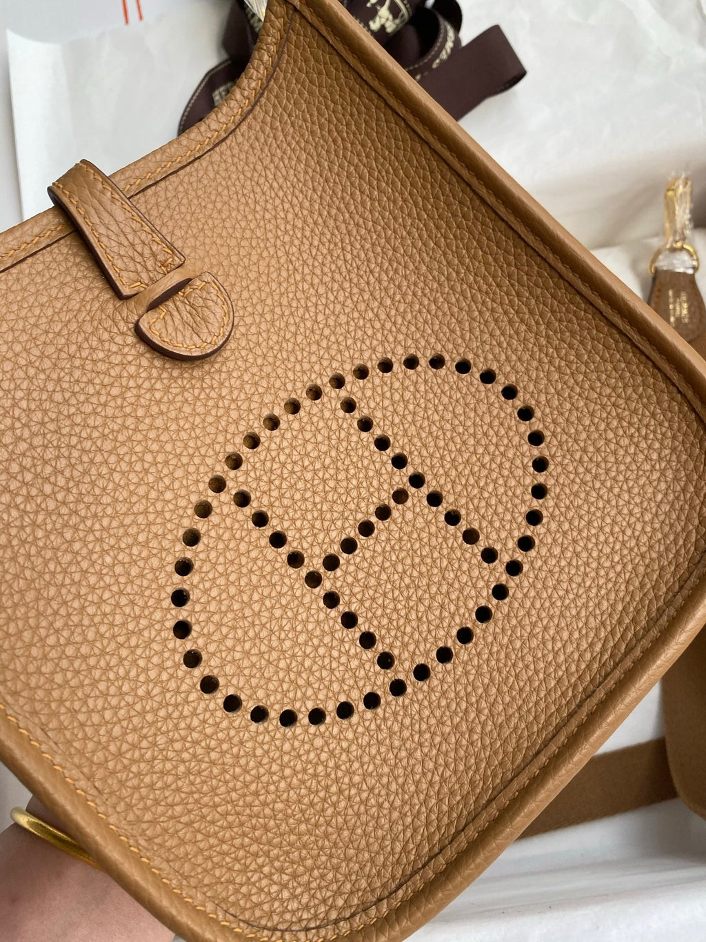 HM 25S EVELYNE 17 CM IN BROWN COWHIDE WITH GOLD HARDWARE