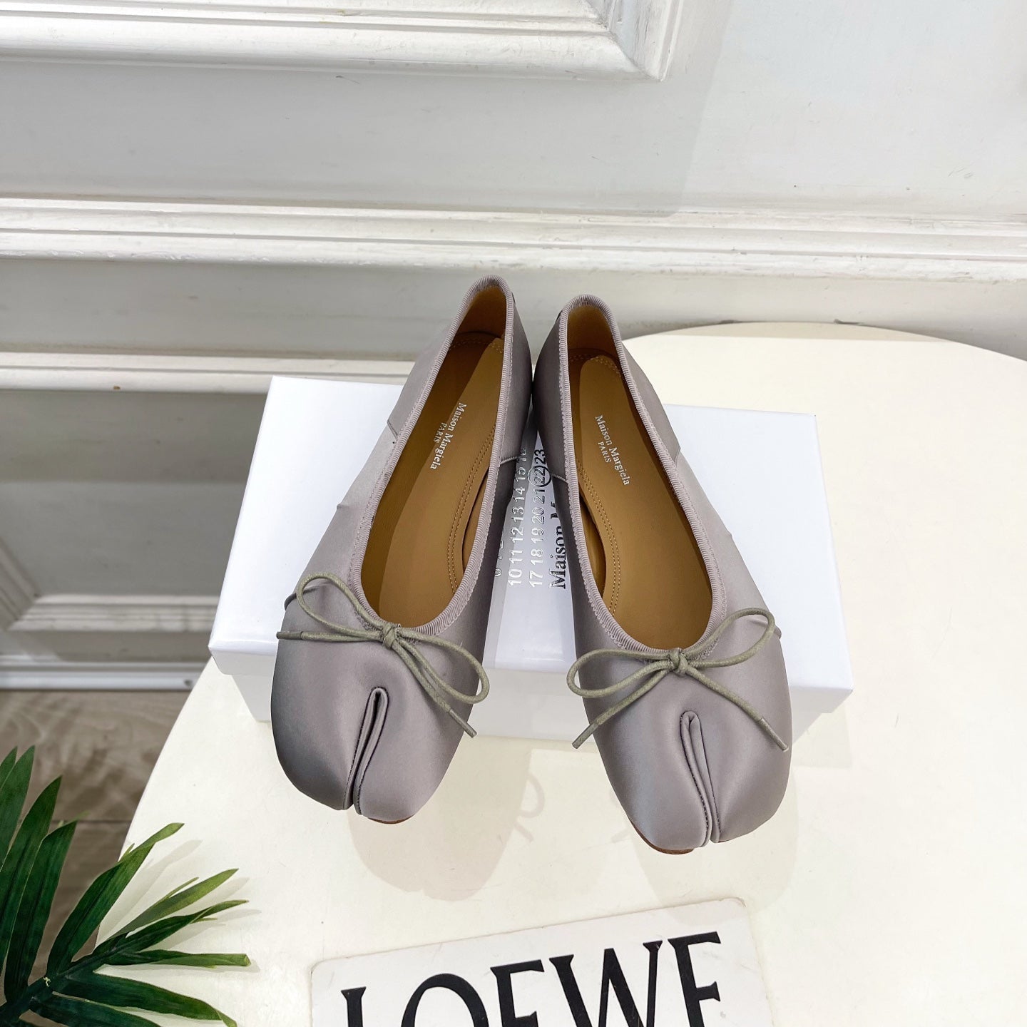 LOEWE 26S SPLIT-TOE BALLET FLATS IN GREY SILK