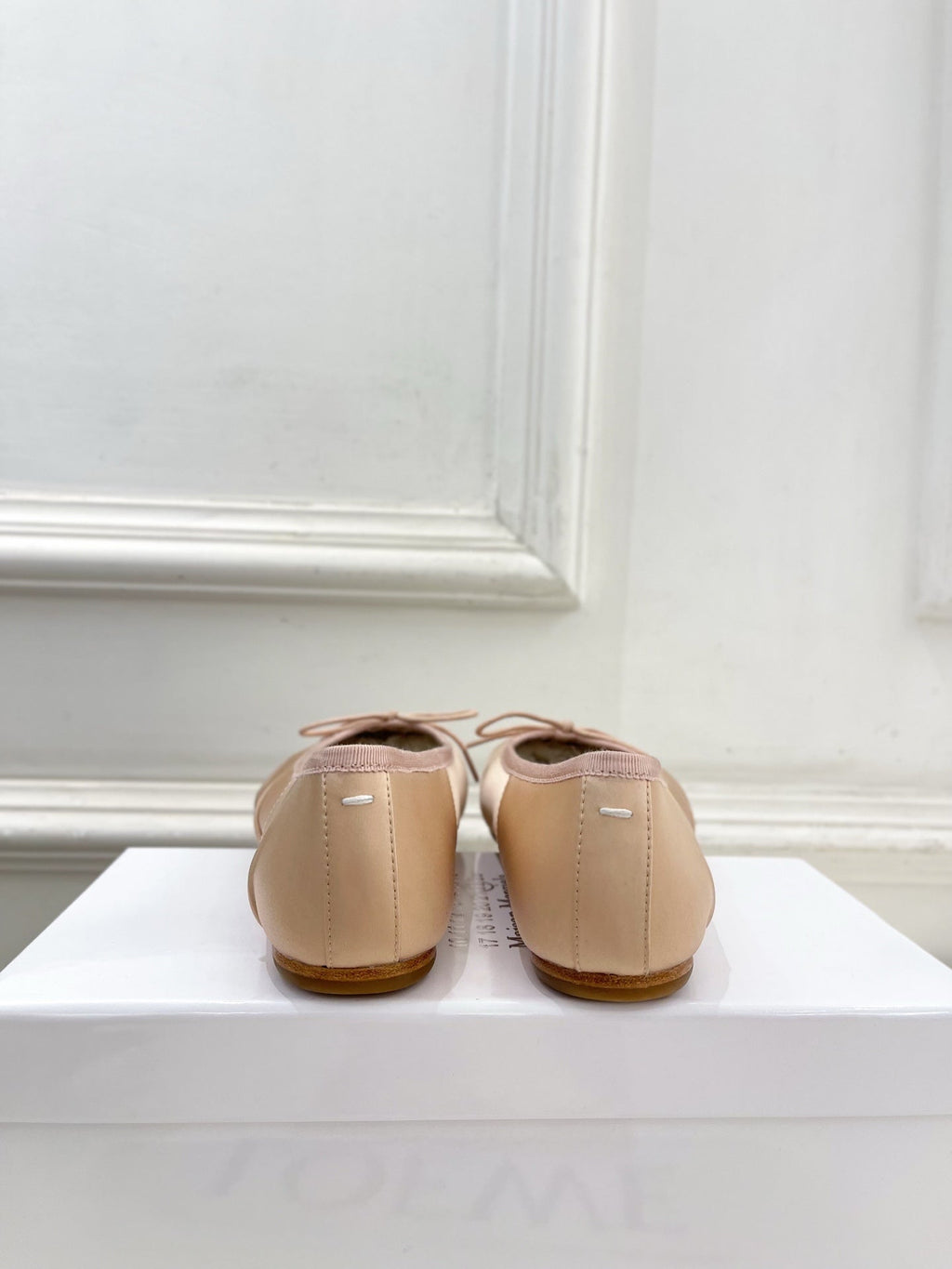 LOEWE 26S SPLIT-TOE BALLET FLATS IN NUDE PINK SILK