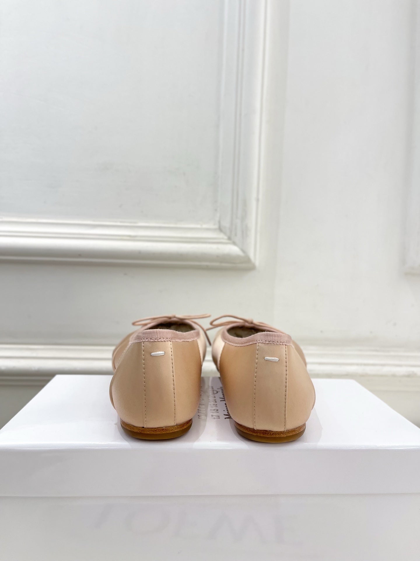 LOEWE 26S SPLIT-TOE BALLET FLATS IN NUDE PINK SILK