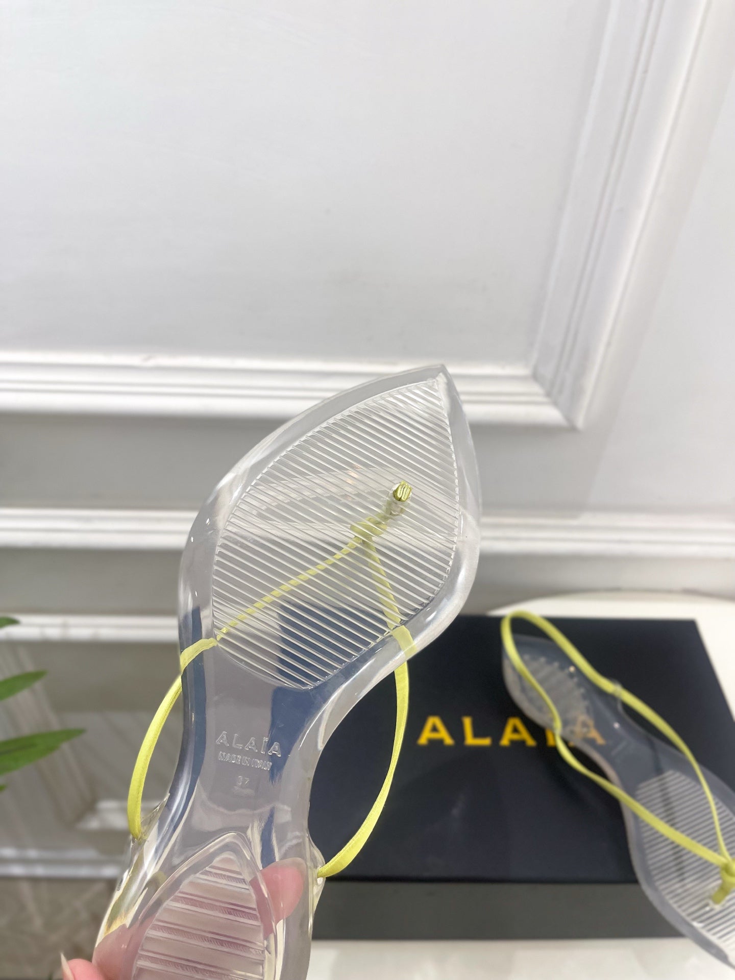 ALAIA 26S POINTED-TOE THONG SANDALS IN LIGHT YELLOW SATIN AND TRANSPARENT PVC