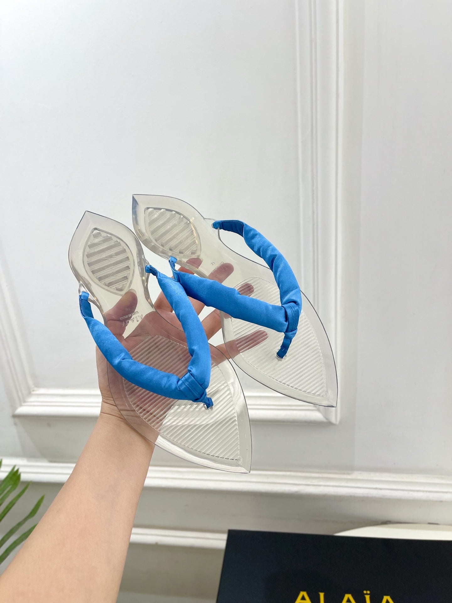ALAIA 26S THONG SANDALS IN BLUE SATIN AND TRANSPARENT PVC